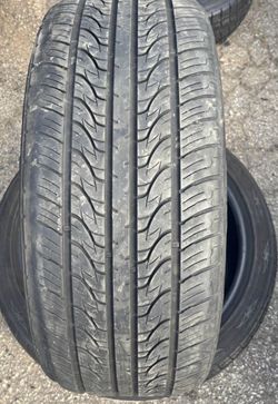 Used Pair of Venezia Crusade HP  245/40/18 tires $