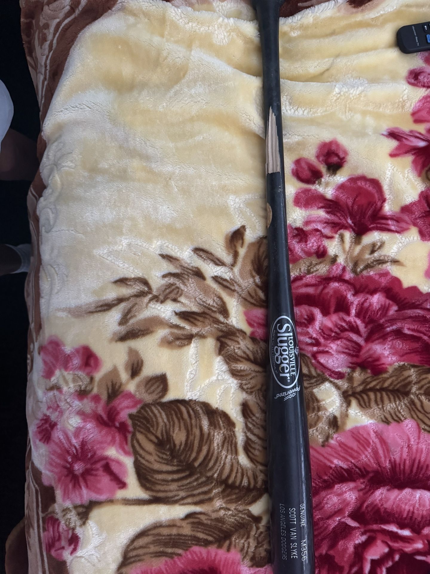 Scott Van Slyke game used bat