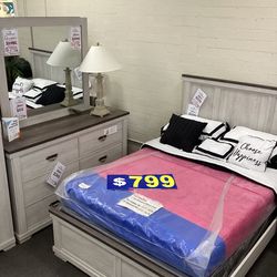 4 Pc Queen Size Bedroom Set