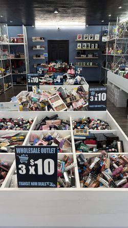 Wholesale Prices No Minimum Shoes Toys Makeup Clothing Accessories Handbags Electronics 