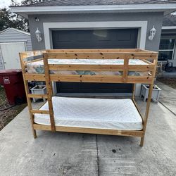 Wood bunk bed
