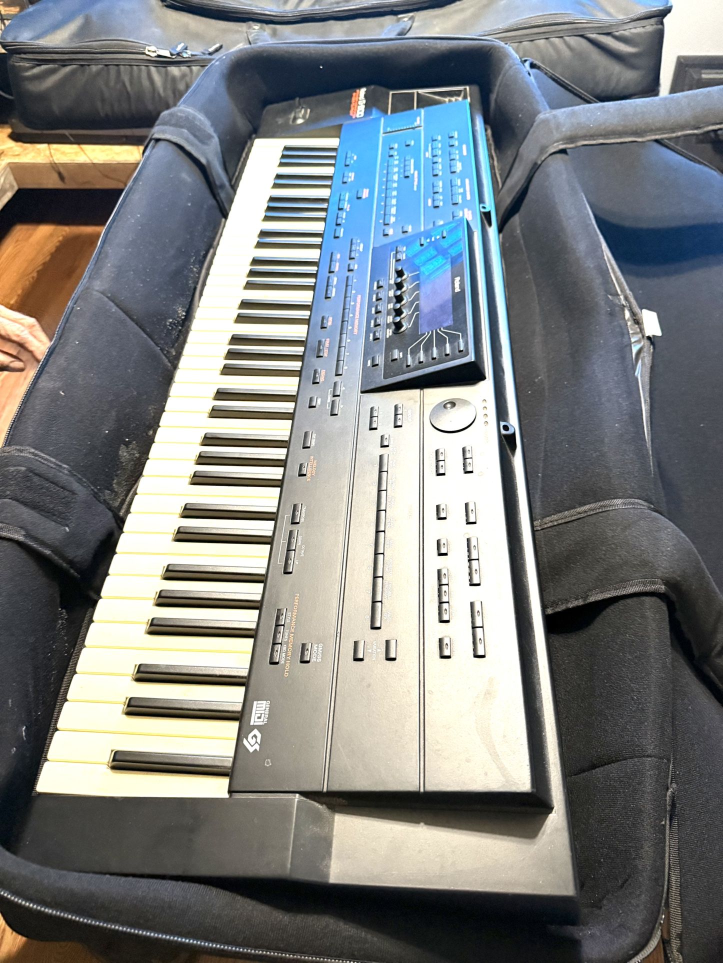 Roland G -800 Arranger Workstation”