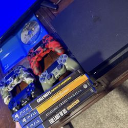 PS4 Slim 1TB Bundle