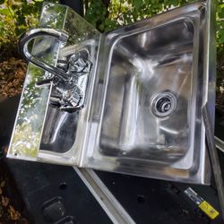 17"W STAINLESS STEEL HAND SINK with FAUCET 