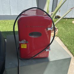 Mini Fridge 