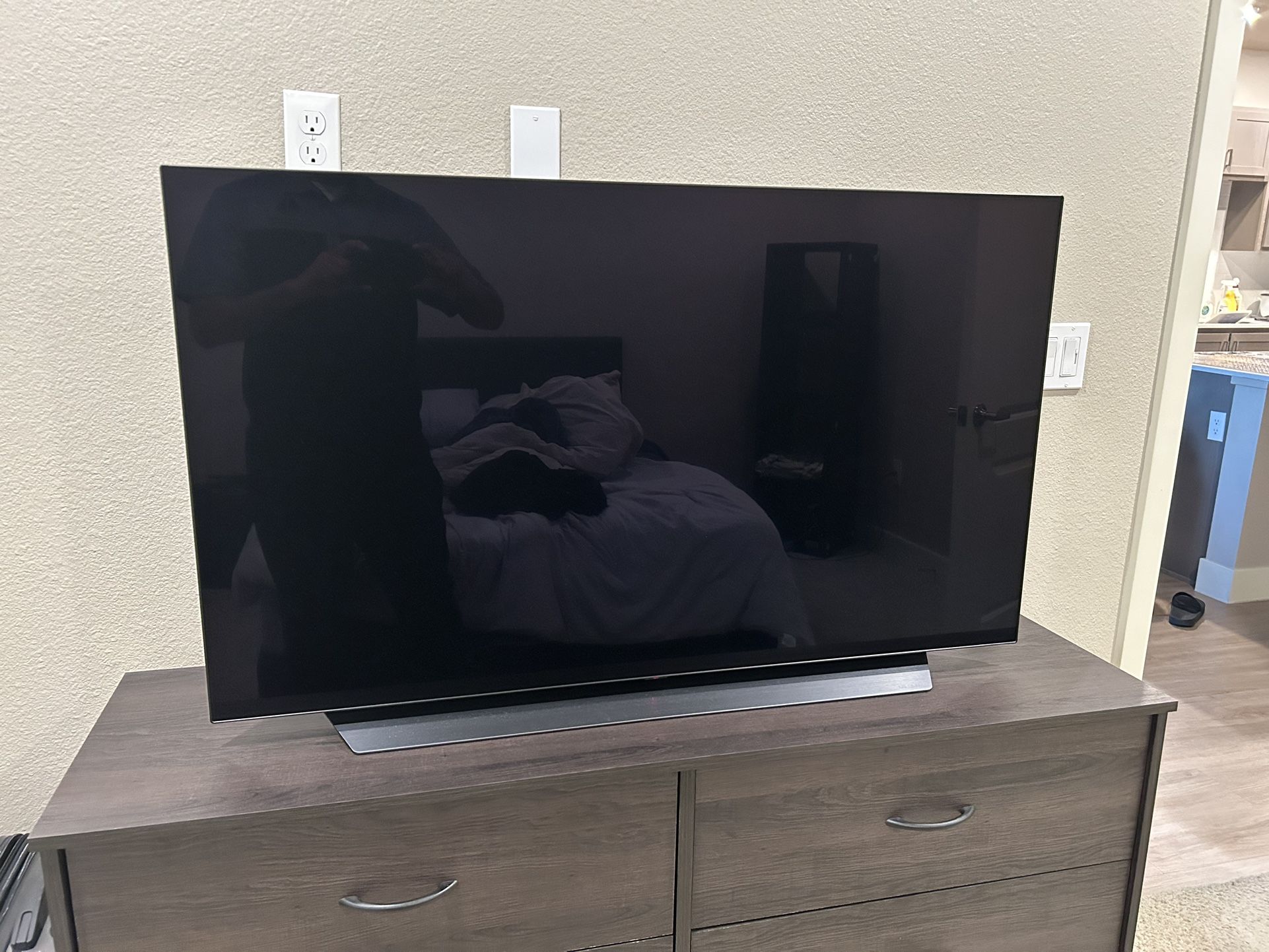 LG OLED 48in TV (4k 120hz)