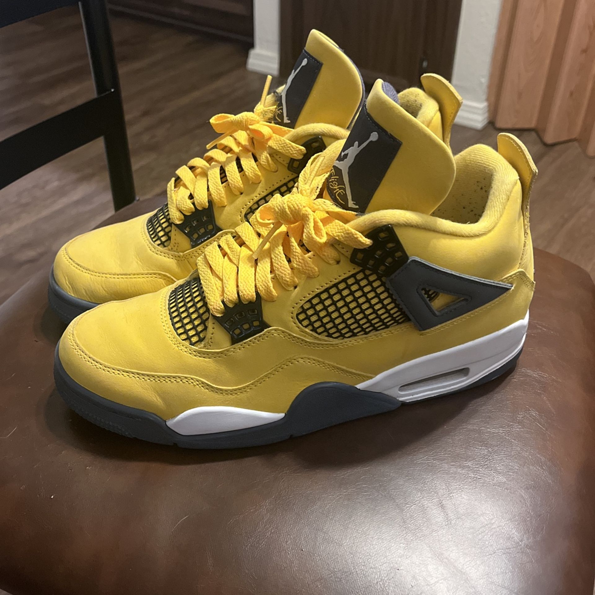 2021 Jordan 4 Lightning 9.5