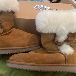 Ladies Size 8 koolaburra By Ugg