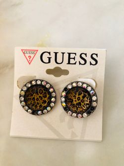 Round earrings