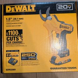 DeWALT 20V Pruner Kit with (1) 2 Ah battery and charger included