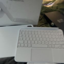 iPad  Magic Keyboard 