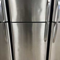 Refrigerator Frigidaire 30”