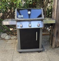Weber 310 Spirit 3 Burner Propane Gas Grill