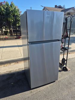Medium Size Frildge like new condition $250