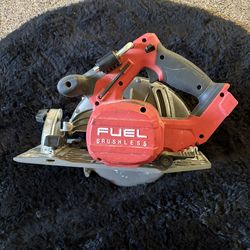 Milwaukee M18 FUEL 18V Lithium-Ion Brushless Cordless 7-1/4 in. Circular Saw (Tool-Only)