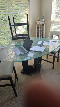 Dining room table
