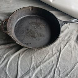 Lodge 12' inch skillet