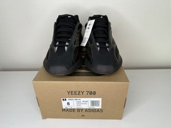 YEEZY 700 V3 CLAY BROWN DS NEW SIZE 8