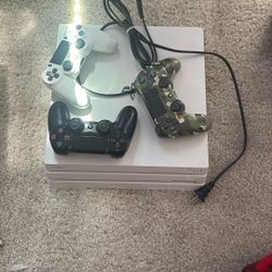200 OBO PS4 Pro, 3 Controllers, Power Cord. No HDMI