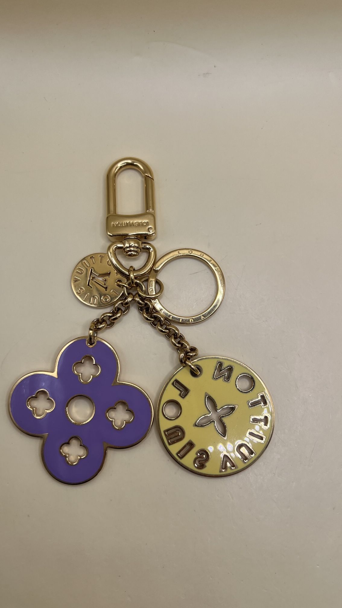 Louis Vuitton Monogram Bag Charm Golden Looping Key Ring Key Holder
