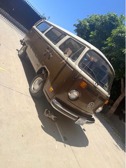 VW Bus 77  automatic factory AC