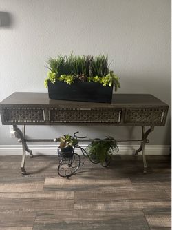Accent table