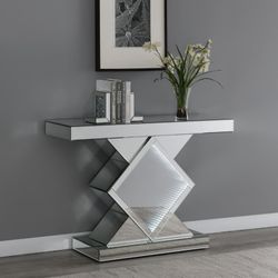 ✨Nysa Accent Table✨