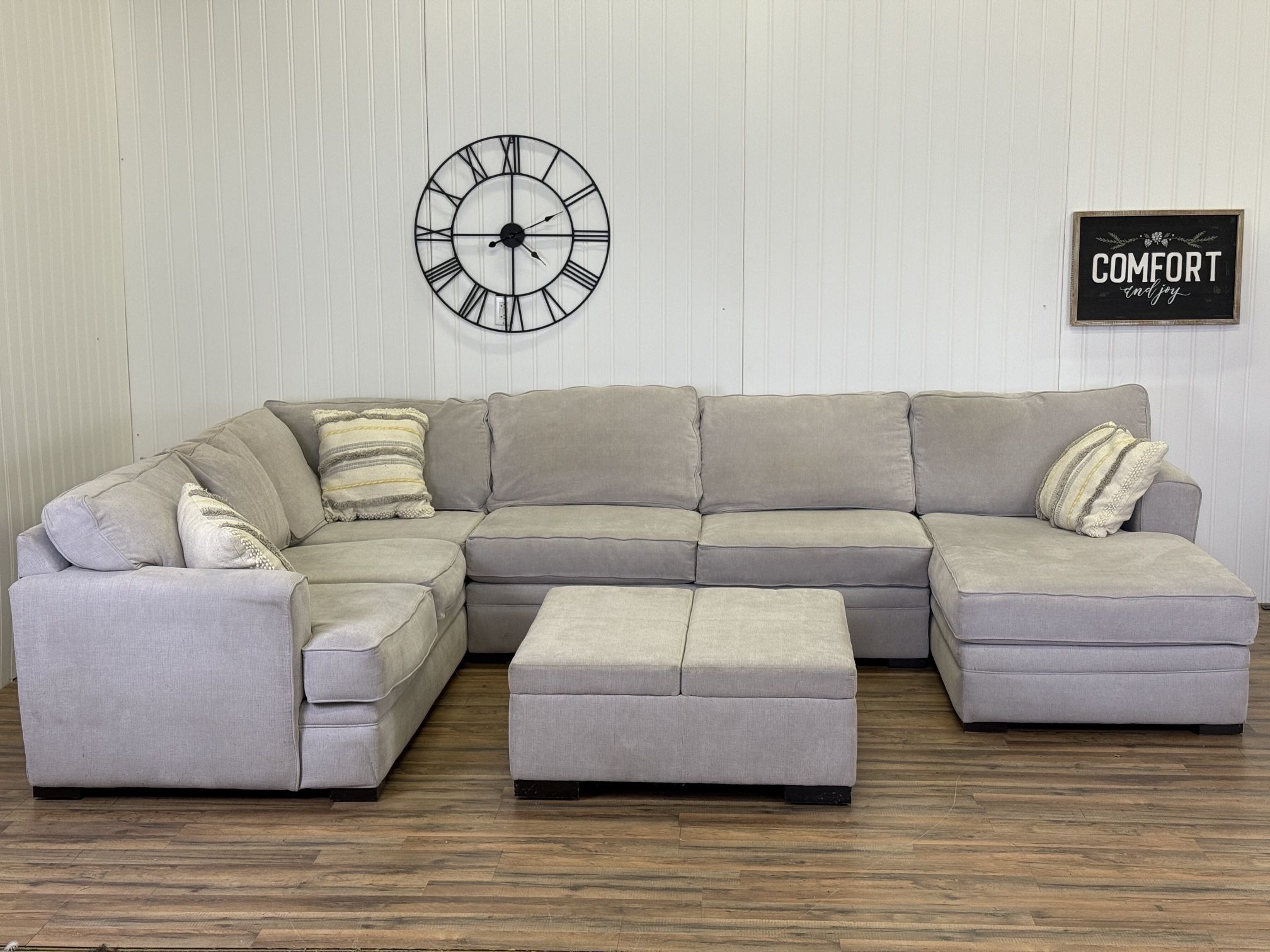 Macy’s Jonathan Louis Thomasville sectional Couch Delivery Available