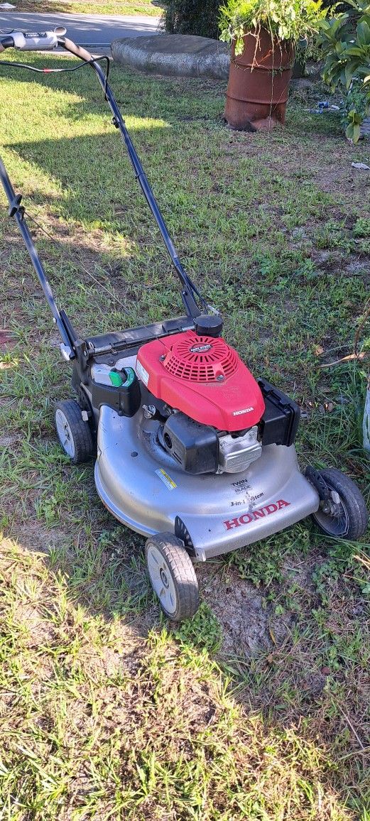 Lawn mower by Honda Self propelled