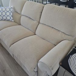 LA-Z-BOY RECLINING COUCH AND LOVESEAT 