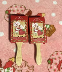 STRAWBERRY SHORTCAKE HAIR PADDLE BRUSH