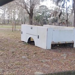 Truck otily bed teal good shape