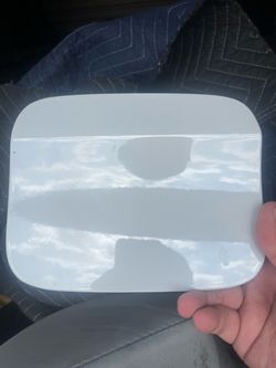 2015 BMW X1 gas cover