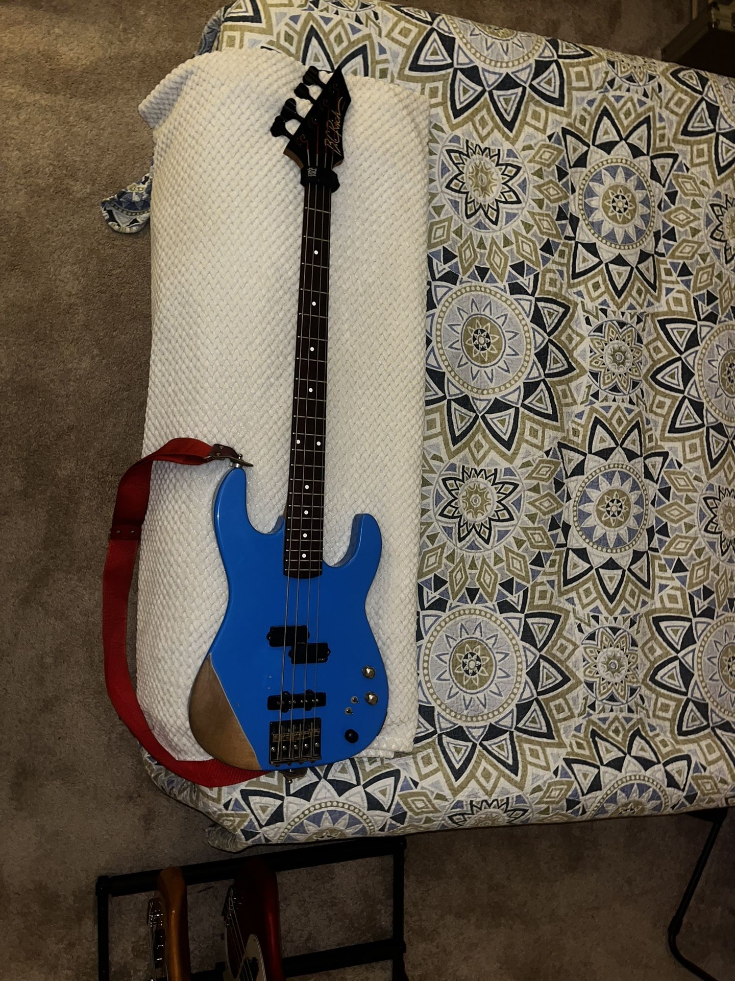 RARE 1980s B.C. Rich Gunslinger bass