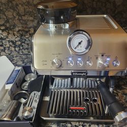 Dēlonghi La Specialista Espresso Machine 