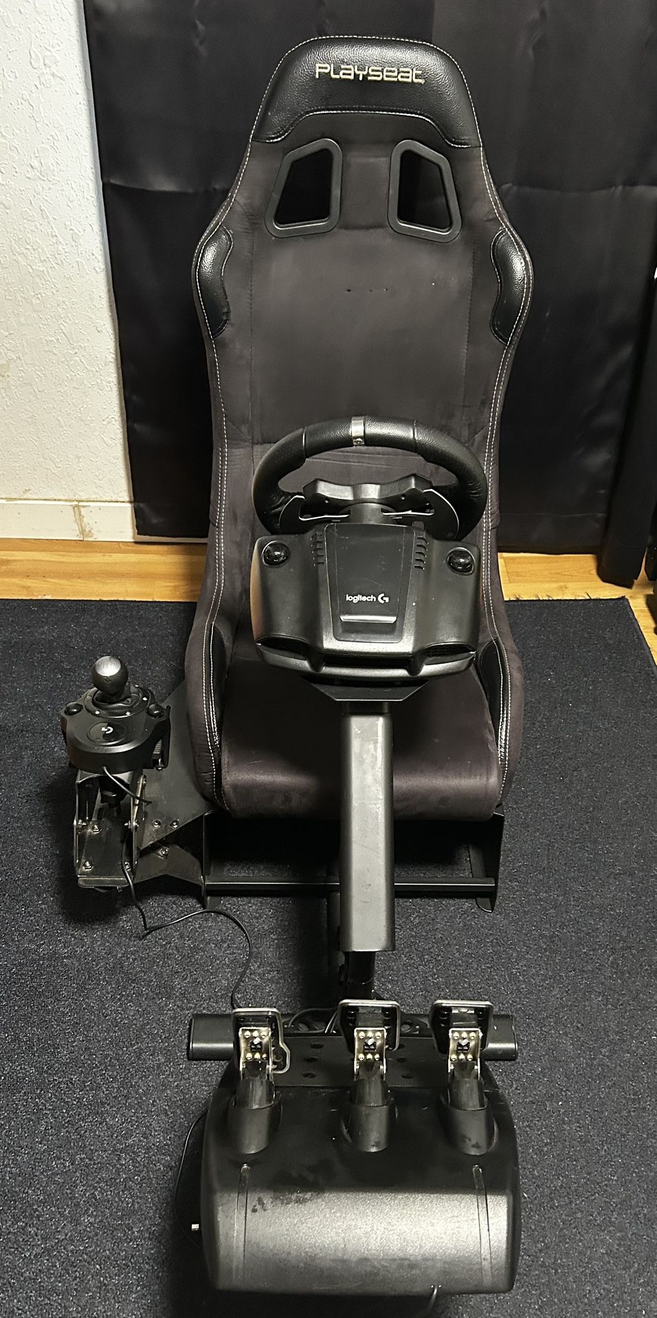Logitech sim racing setup w/chair