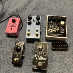 LOT OF PEDALS FOR SALE