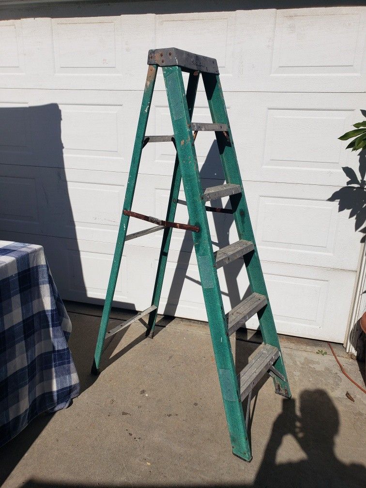 Ladder - 6 Ft