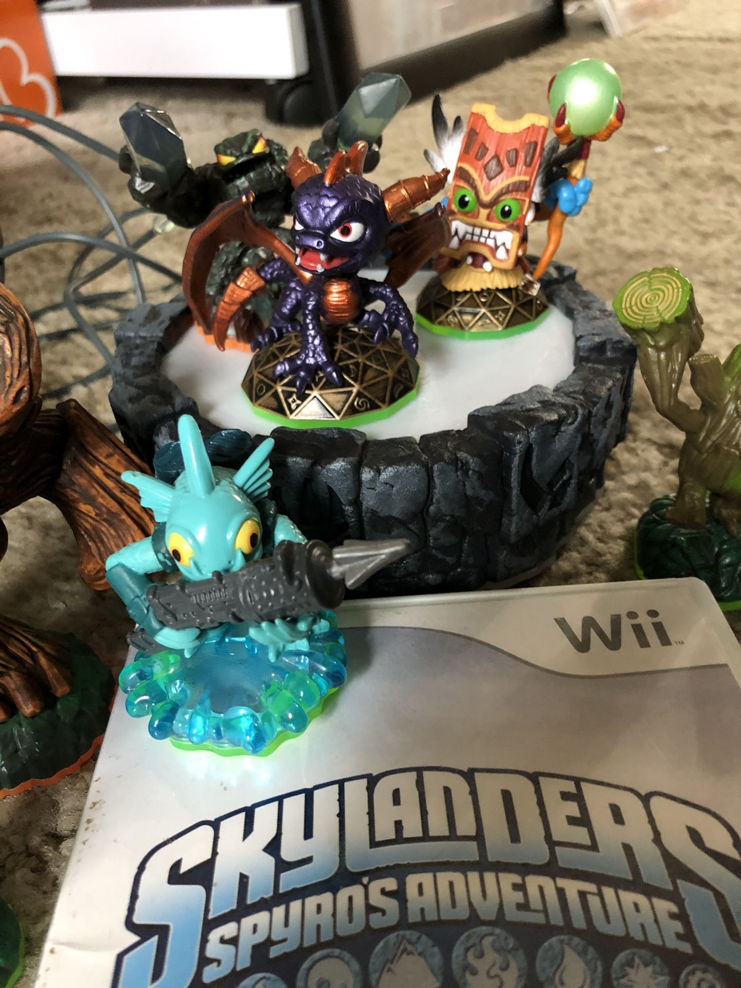 Skylander Wii games and 16 characters with carrying case