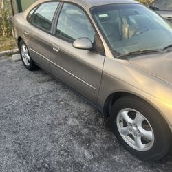 2003 Ford Taurus