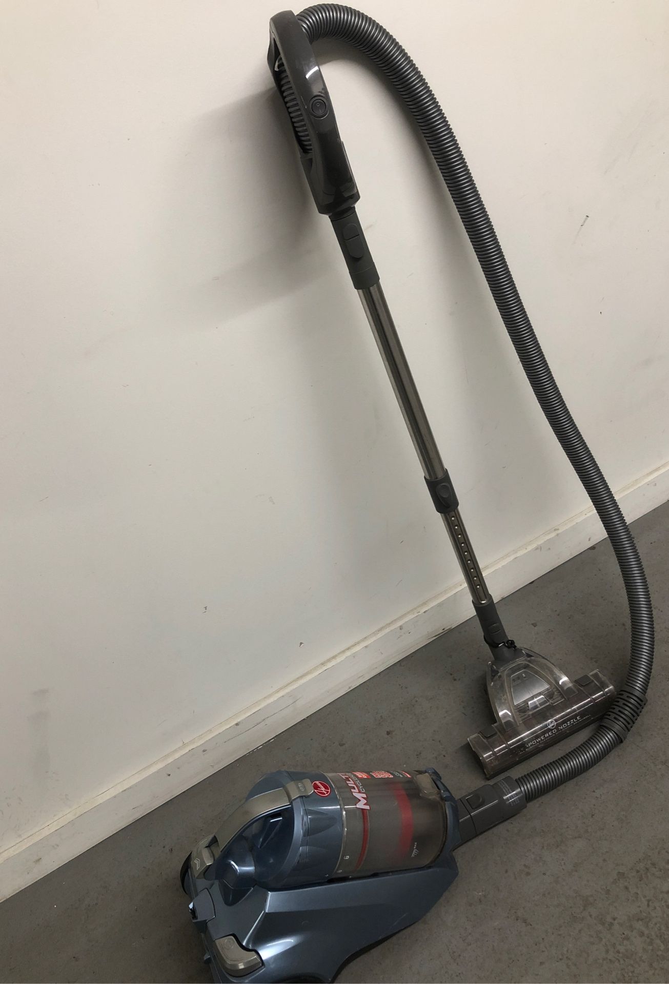 HOOVER VACUUM WORKS GREAT LIKE NEW