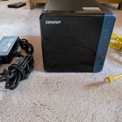 QNAP NAS TS-453Be with 8GB RAM and 4 Additional Camera Licenses 