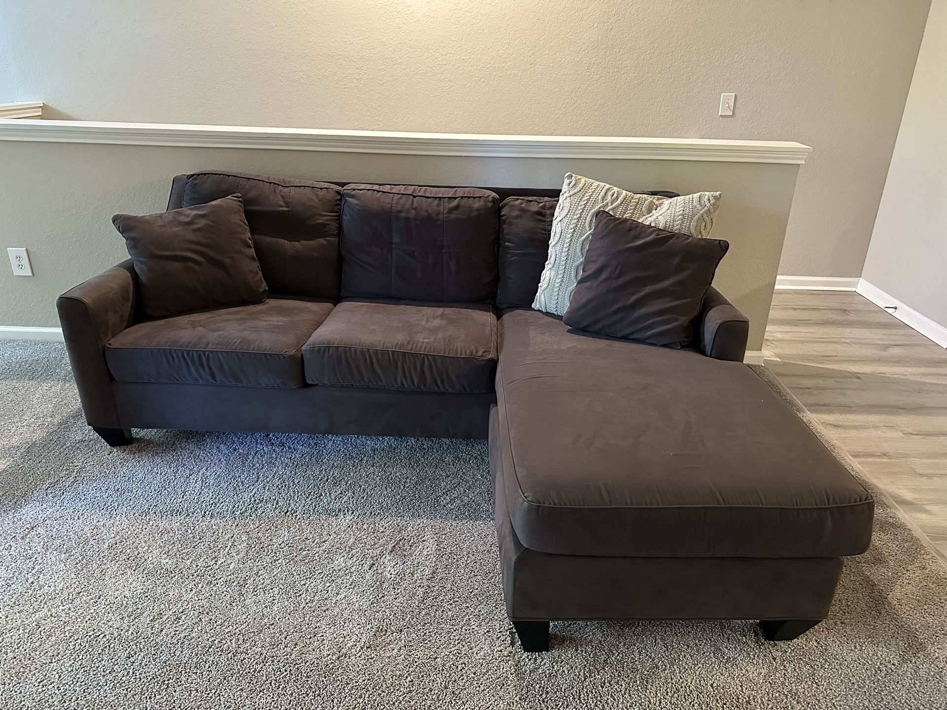 Couch With Reversible Chaise