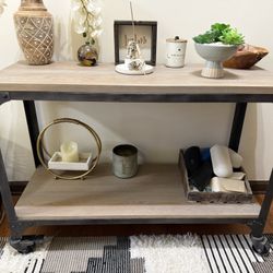 Console table/decorative table