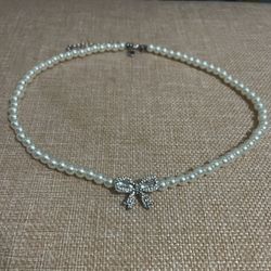 Pearl Necklace With Bow