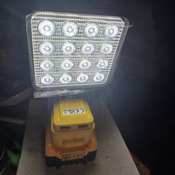 Dewalt20v  4"led Light With 2 USB Ports