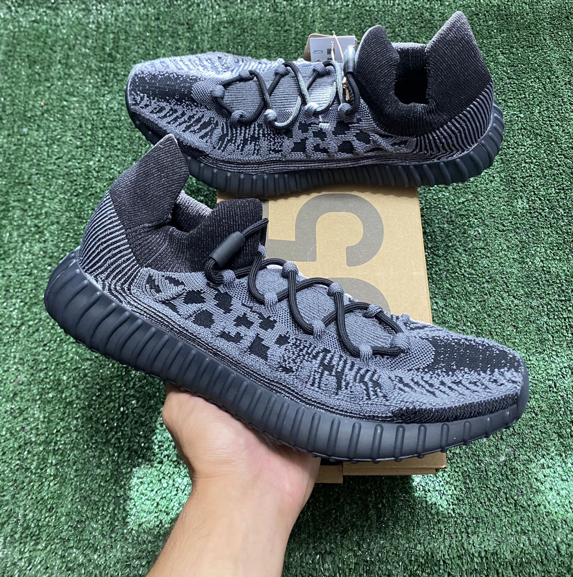DS Adidas Yeezy 350 V2 CMPCT Slate Onyx size 11.5