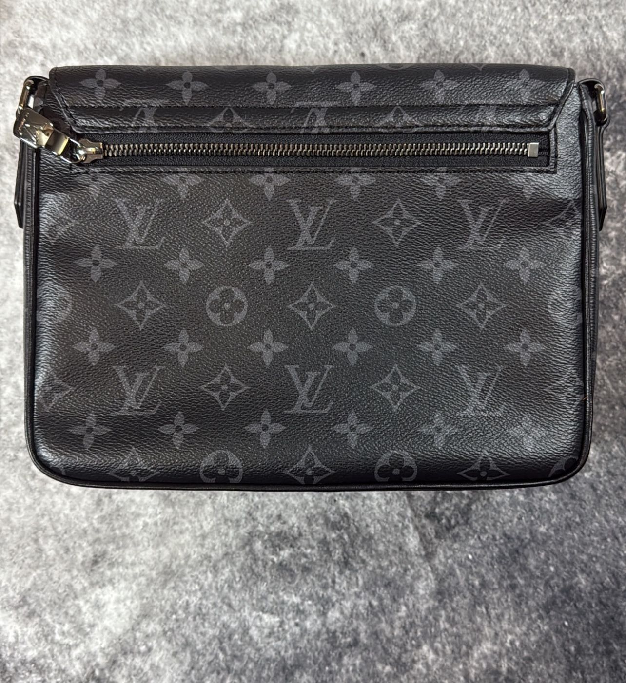 Louis Vuitton Messenger bag
