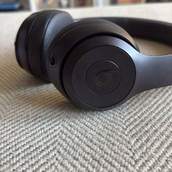 Beats Solo3 Wireless On-Ear Headphones - Apple W1 Headphone Chip, Class 1 Bluetooth, 40 Hours of Listening Time, Built-in Microphone - Black
