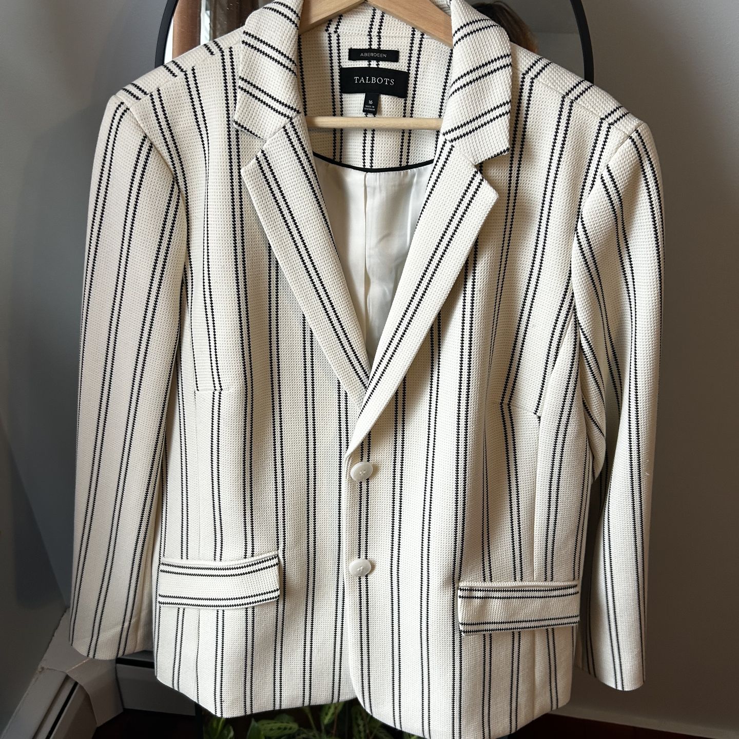 TALBOTS -NEW w/ tags ladies Aberdeen Blazer size 16